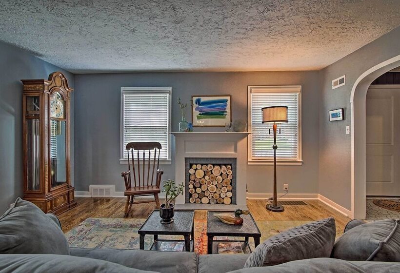 Cute Emporia House Mins To Downtown & Esu!