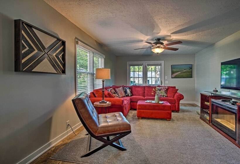 Cute Emporia House Mins To Downtown & Esu!