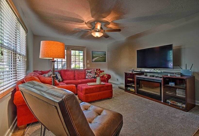 Cute Emporia House Mins To Downtown & Esu!