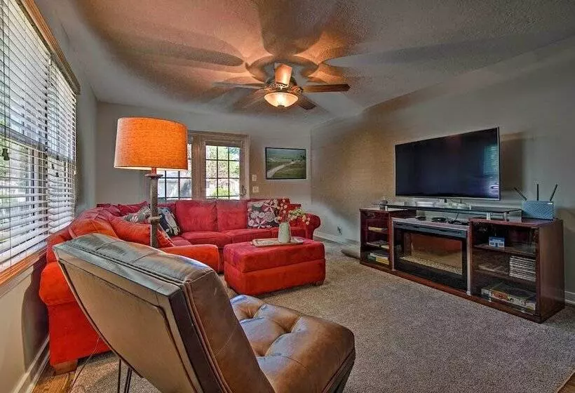 Cute Emporia House   Mins To Downtown & Esu!