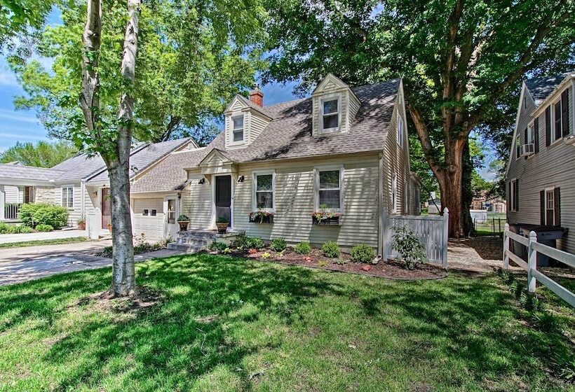 Cute Emporia House Mins To Downtown & Esu!