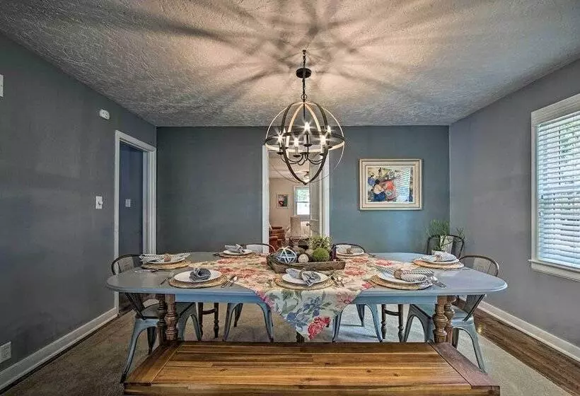 Cute Emporia House   Mins To Downtown & Esu!