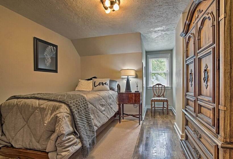 Cute Emporia House Mins To Downtown & Esu!