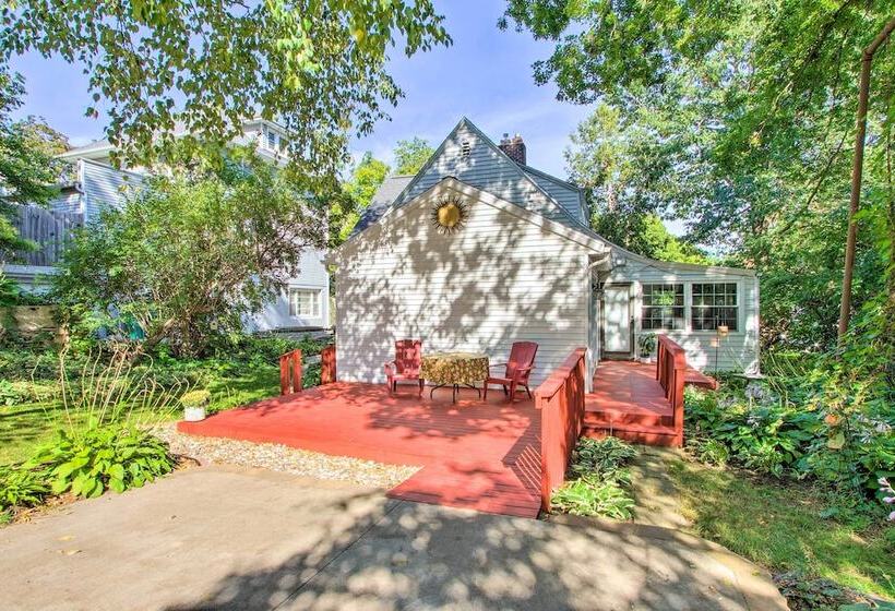 Elegant Home W/ Deck, 5 Blocks To Mayo Clinic
