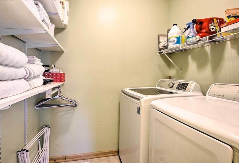 Elegant Home W/ Deck, 5 Blocks To Mayo Clinic