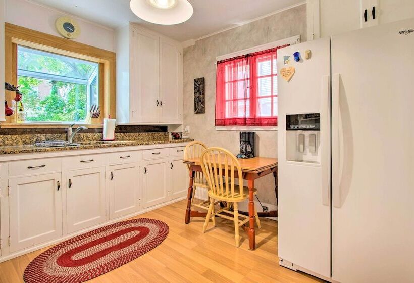 Elegant Home W/ Deck, 5 Blocks To Mayo Clinic