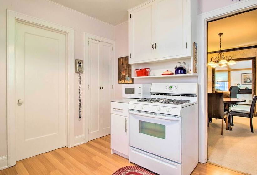 Elegant Home W/ Deck, 5 Blocks To Mayo Clinic