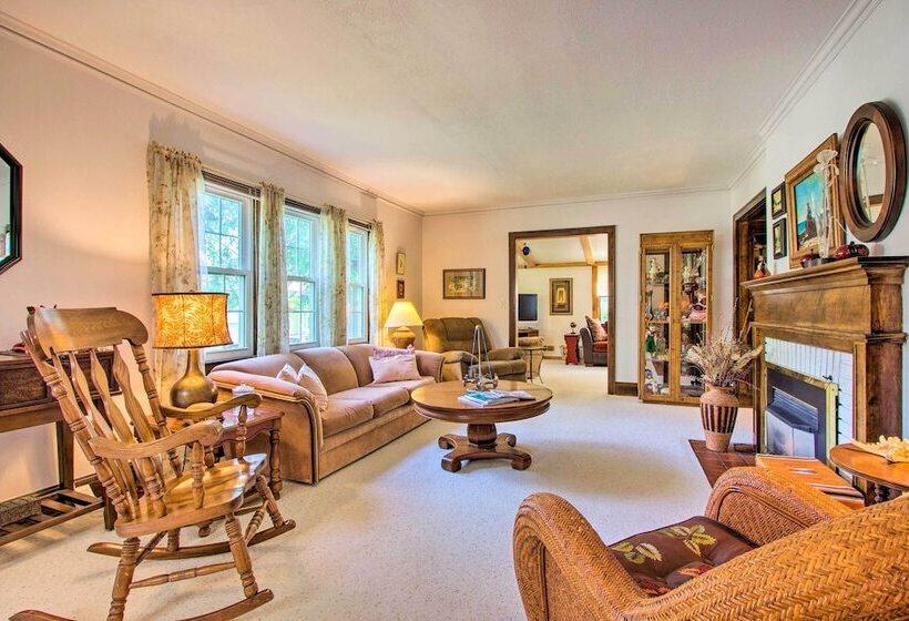 Elegant Home W/ Deck, 5 Blocks To Mayo Clinic