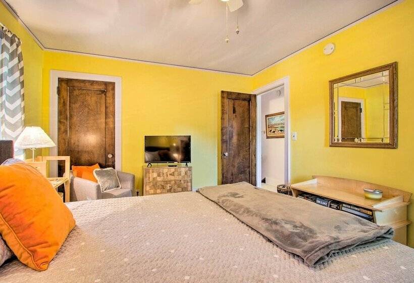 Elegant Home W/ Deck, 5 Blocks To Mayo Clinic