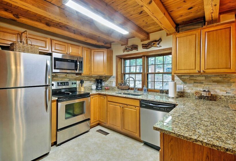 Family Friendly Massanutten Log Home W/ Views!