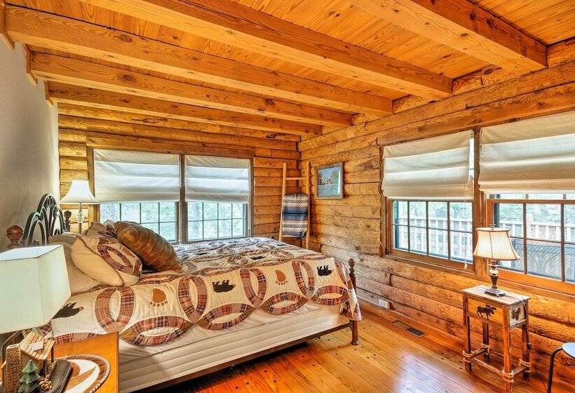 Family Friendly Massanutten Log Home W/ Views!
