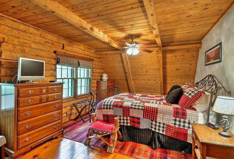 Family Friendly Massanutten Log Home W/ Views!