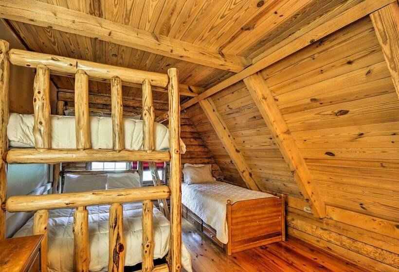 Family Friendly Massanutten Log Home W/ Views!