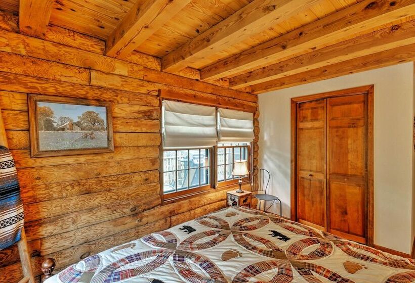Family Friendly Massanutten Log Home W/ Views!