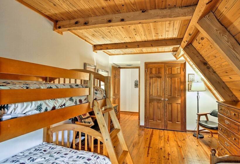 Family Friendly Massanutten Log Home W/ Views!