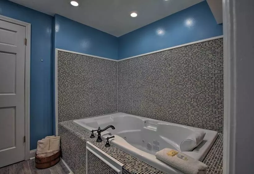 Family Friendly Massanutten Log Home W/ Views!