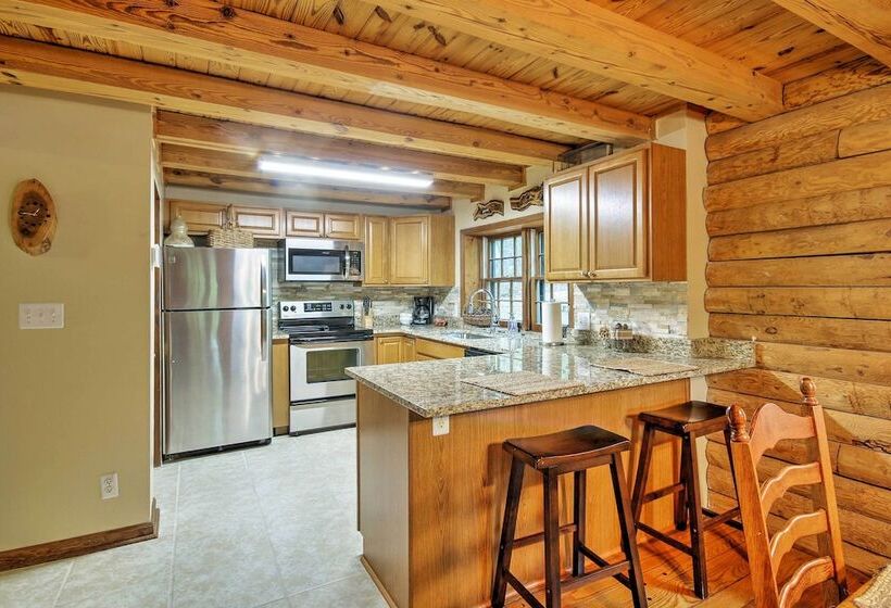 Family Friendly Massanutten Log Home W/ Views!