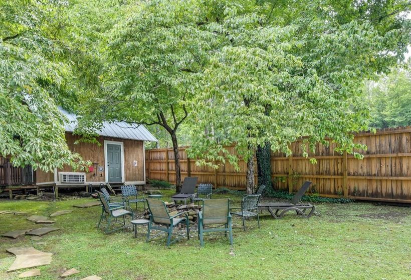 Gatlinburg Cabin W/ Indoor Hot Tub & Game Room!