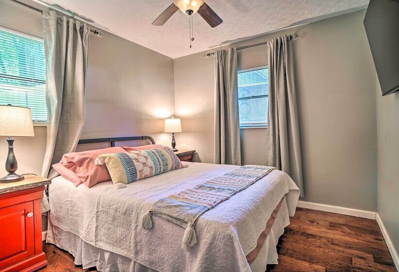 Gatlinburg Cabin W/ Indoor Hot Tub & Game Room!