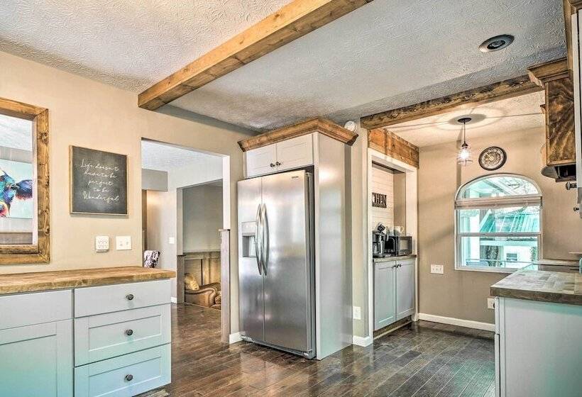 Gatlinburg Cabin W/ Indoor Hot Tub & Game Room!