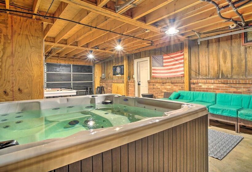 Gatlinburg Cabin W/ Indoor Hot Tub & Game Room!