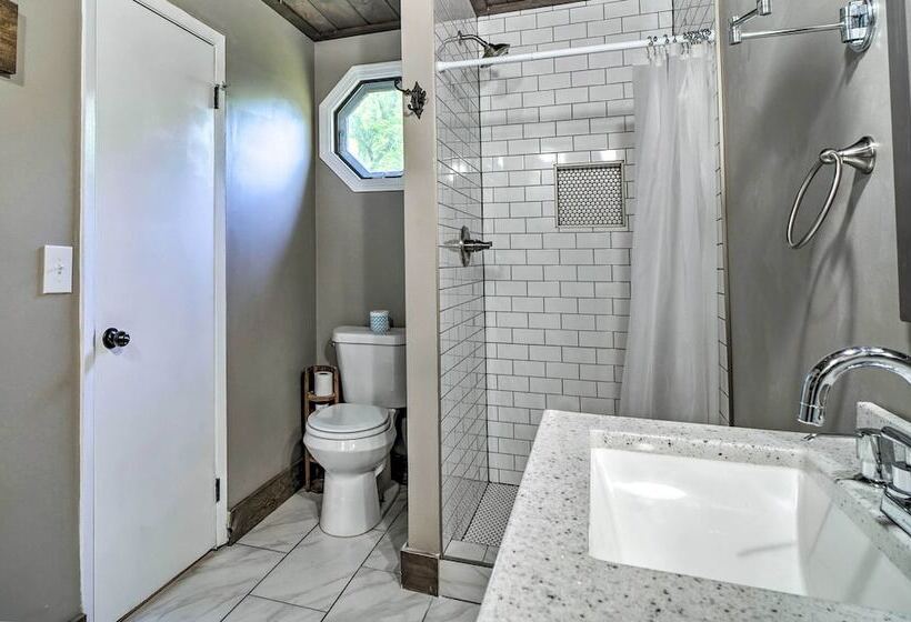 Gatlinburg Cabin W/ Indoor Hot Tub & Game Room!