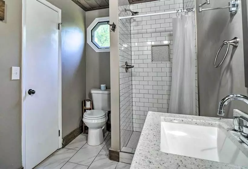 Gatlinburg Cabin W/ Indoor Hot Tub & Game Room!