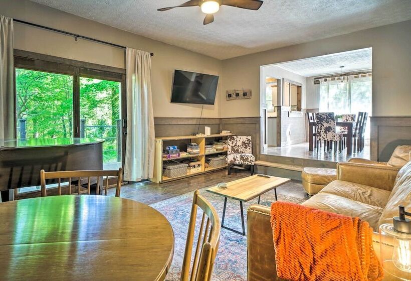 Gatlinburg Cabin W/ Indoor Hot Tub & Game Room!