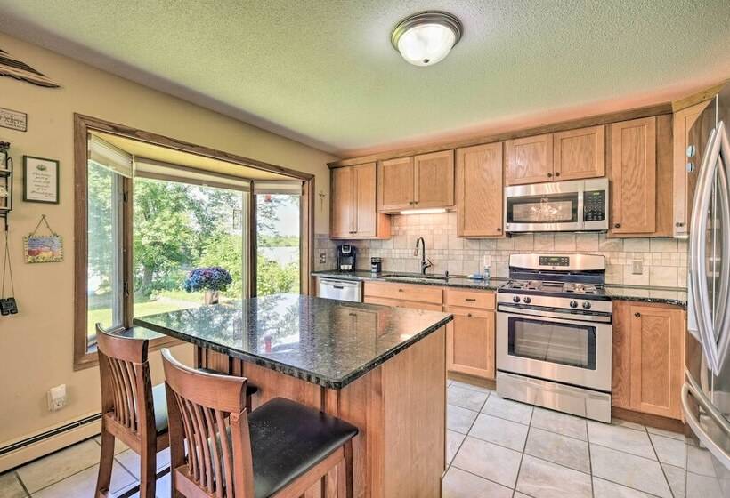 Hugo Home, Direct Lake Access & Private Dock!