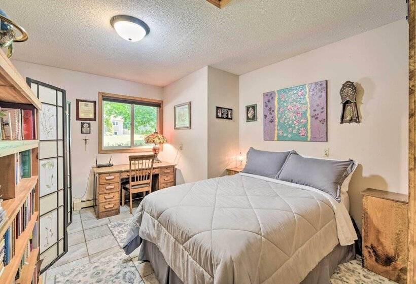 Hugo Home, Direct Lake Access & Private Dock!