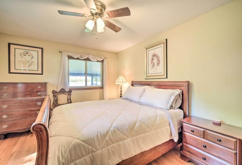 Hugo Home, Direct Lake Access & Private Dock!