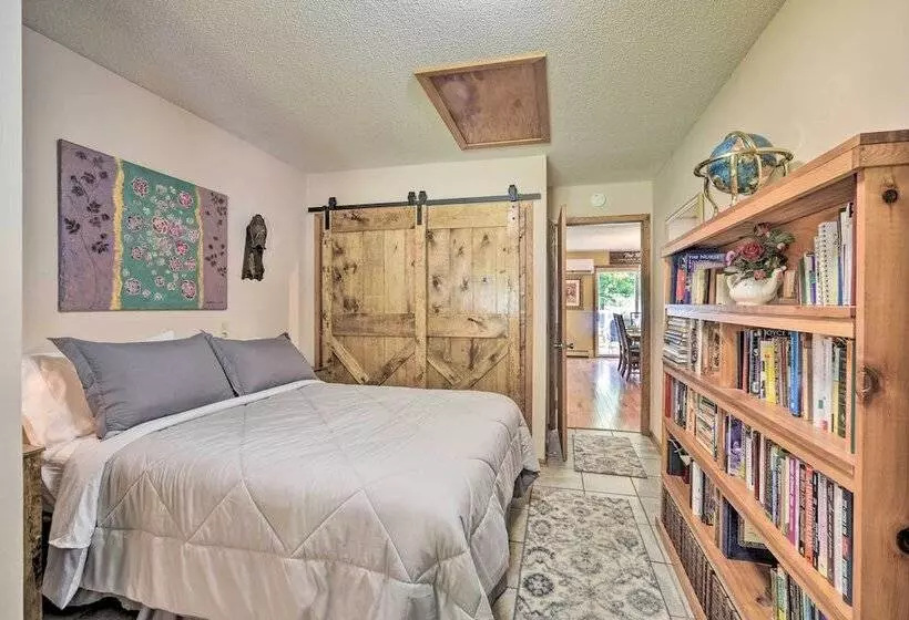 Hugo Home, Direct Lake Access & Private Dock!