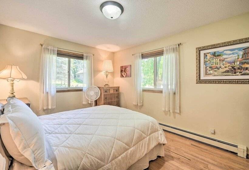 Hugo Home, Direct Lake Access & Private Dock!