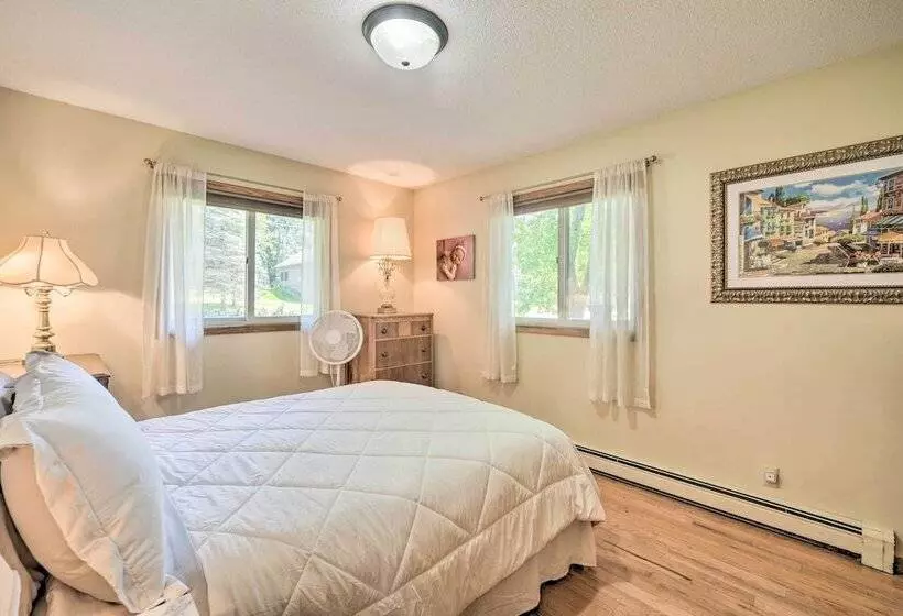 Hugo Home, Direct Lake Access & Private Dock!