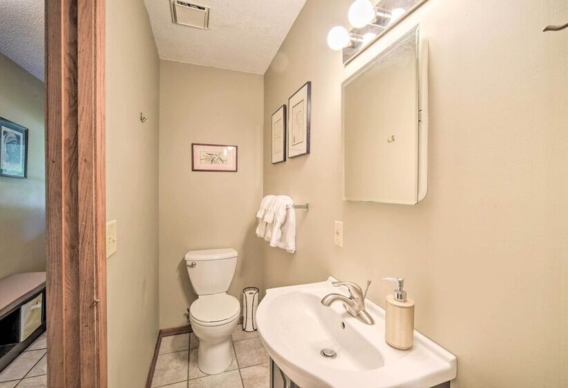 Hugo Home, Direct Lake Access & Private Dock!