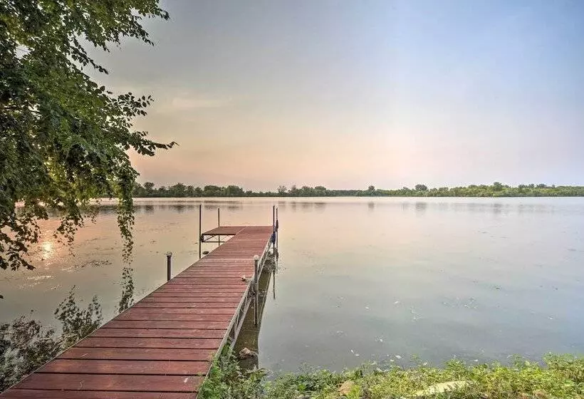 Hugo Home, Direct Lake Access & Private Dock!