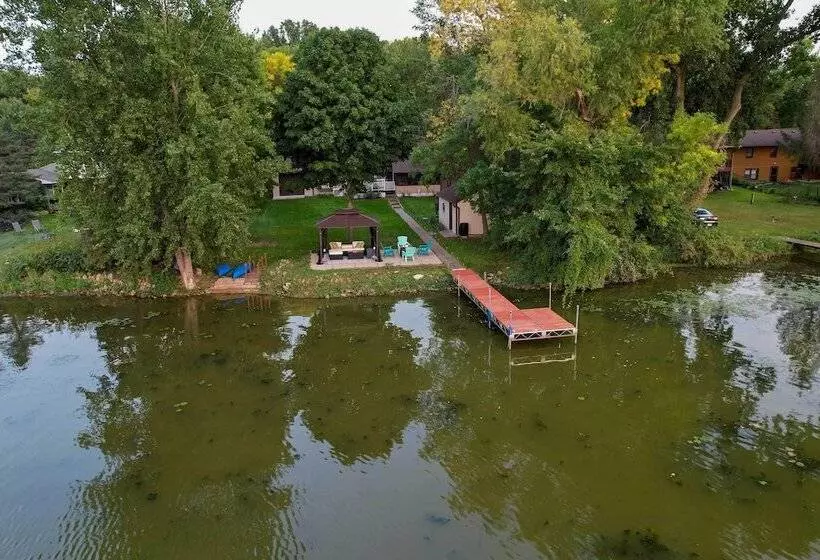 Hugo Home, Direct Lake Access & Private Dock!