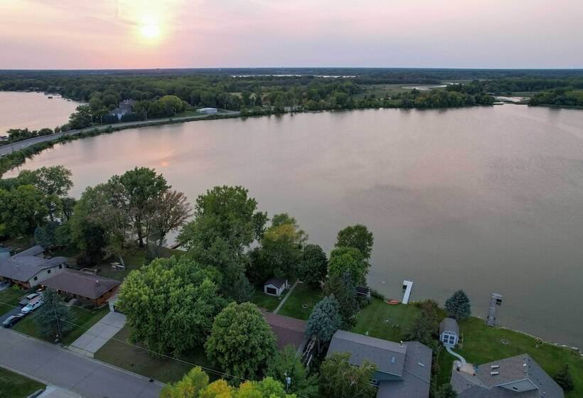 Hugo Home, Direct Lake Access & Private Dock!