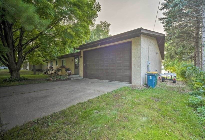 Hugo Home, Direct Lake Access & Private Dock!