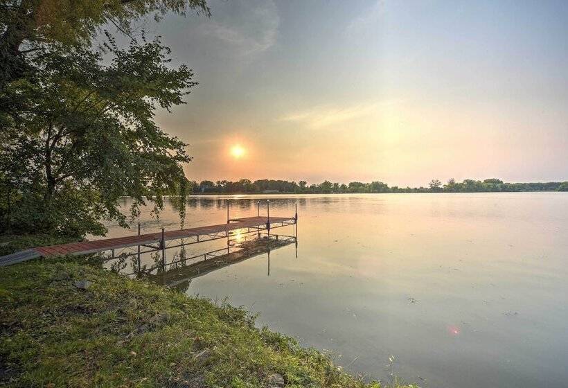 Hugo Home, Direct Lake Access & Private Dock!