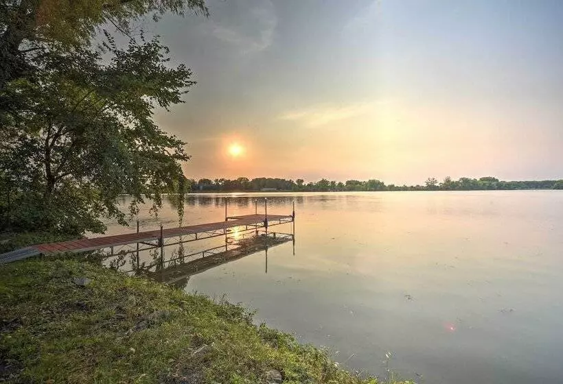 Hugo Home, Direct Lake Access & Private Dock!