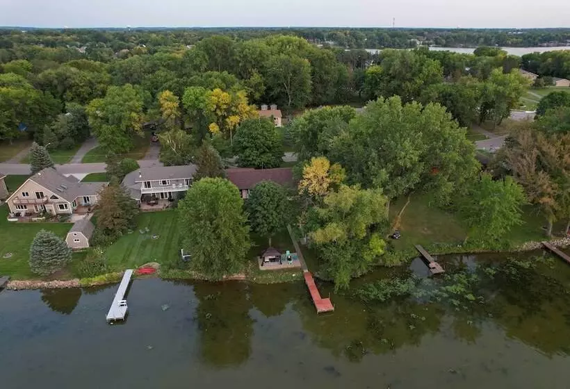 Hugo Home, Direct Lake Access & Private Dock!