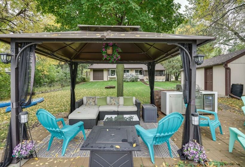 Hugo Home, Direct Lake Access & Private Dock!