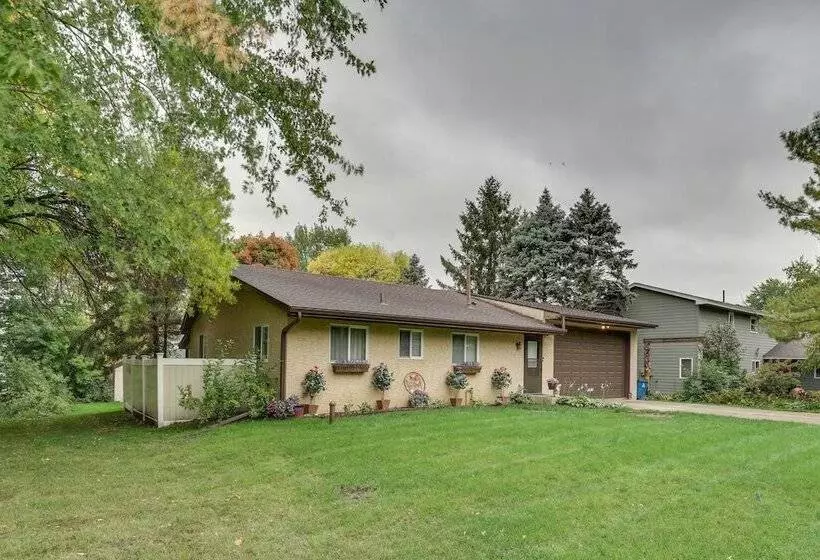 Hugo Home, Direct Lake Access & Private Dock!