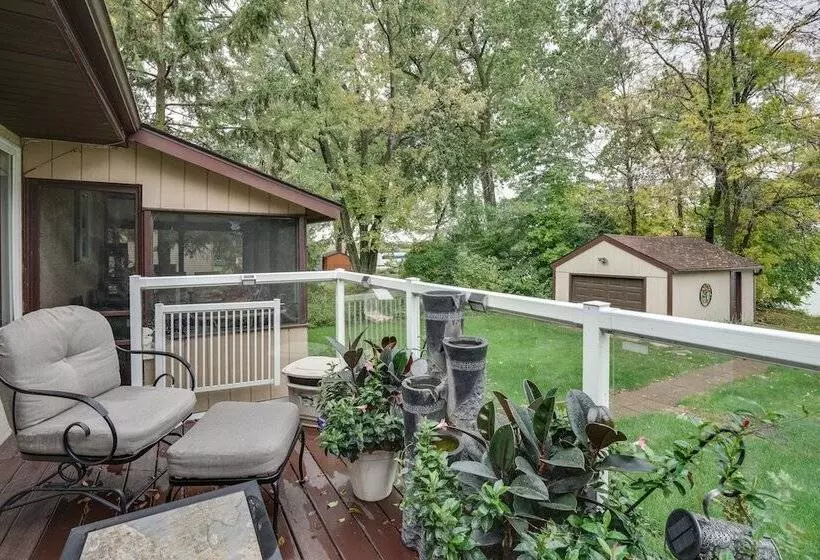 Hugo Home, Direct Lake Access & Private Dock!