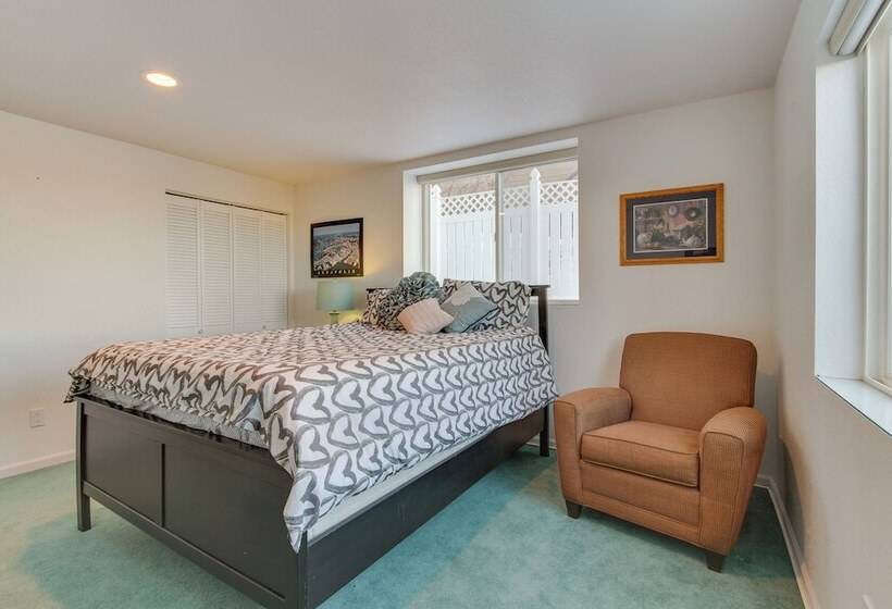 Inviting Great Falls Home W/ Wraparound Deck!