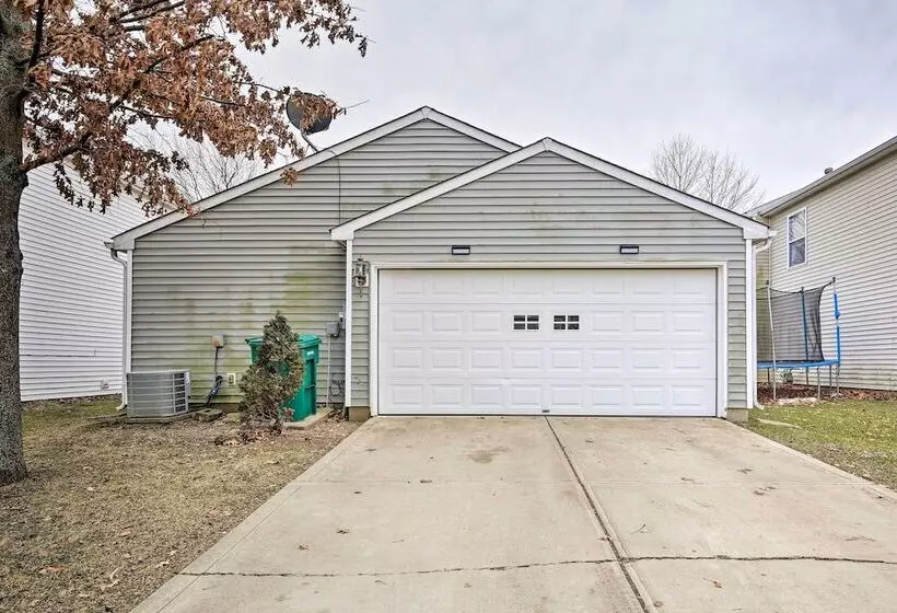 Lafayette House   7 Mi. To Purdue & Downtown!