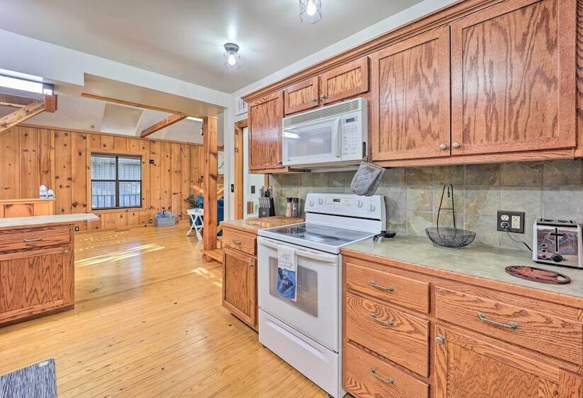 Lake View Home W/ Deck + Gas Grill In Bernice!