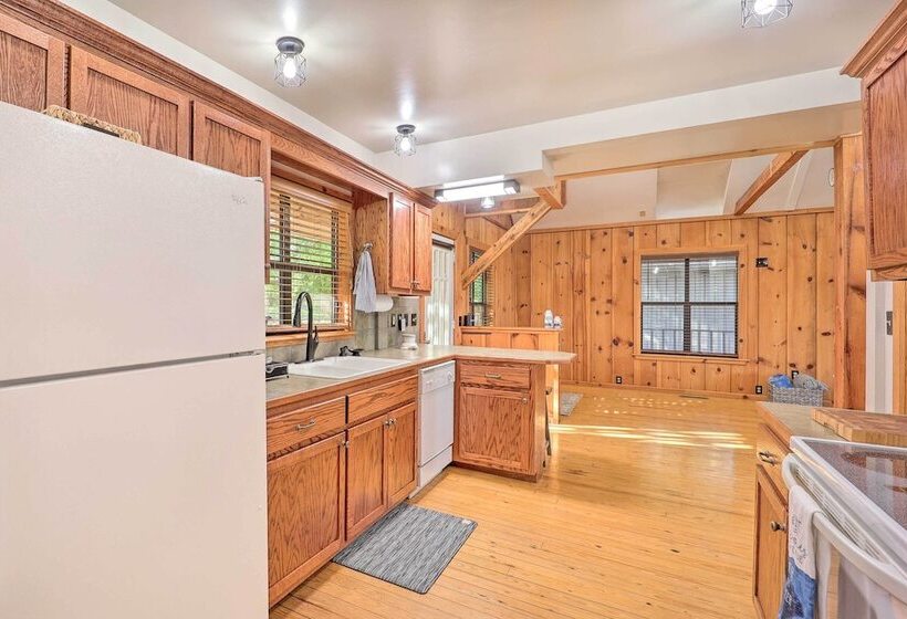 Lake View Home W/ Deck + Gas Grill In Bernice!