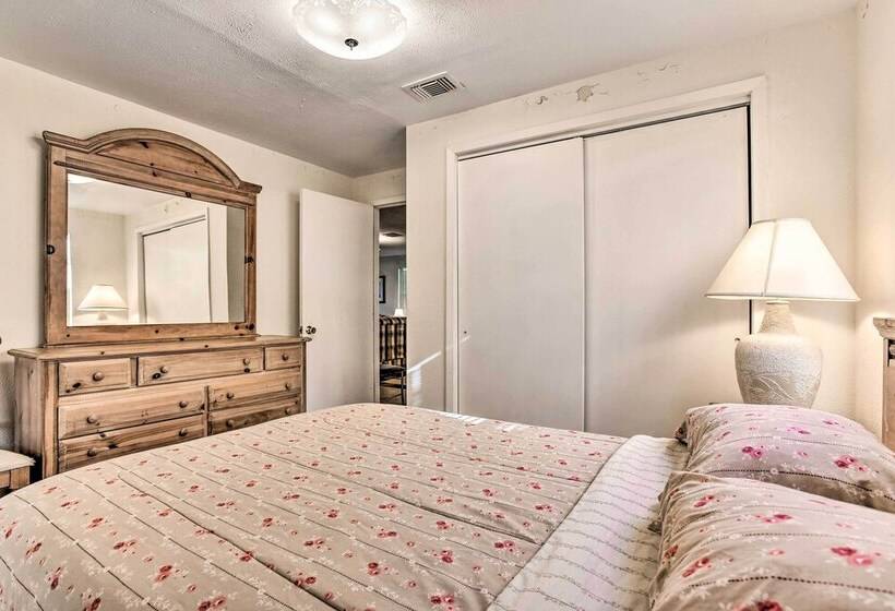 Las Brisas  Palacios Home   Fishing Pier & Kayaks